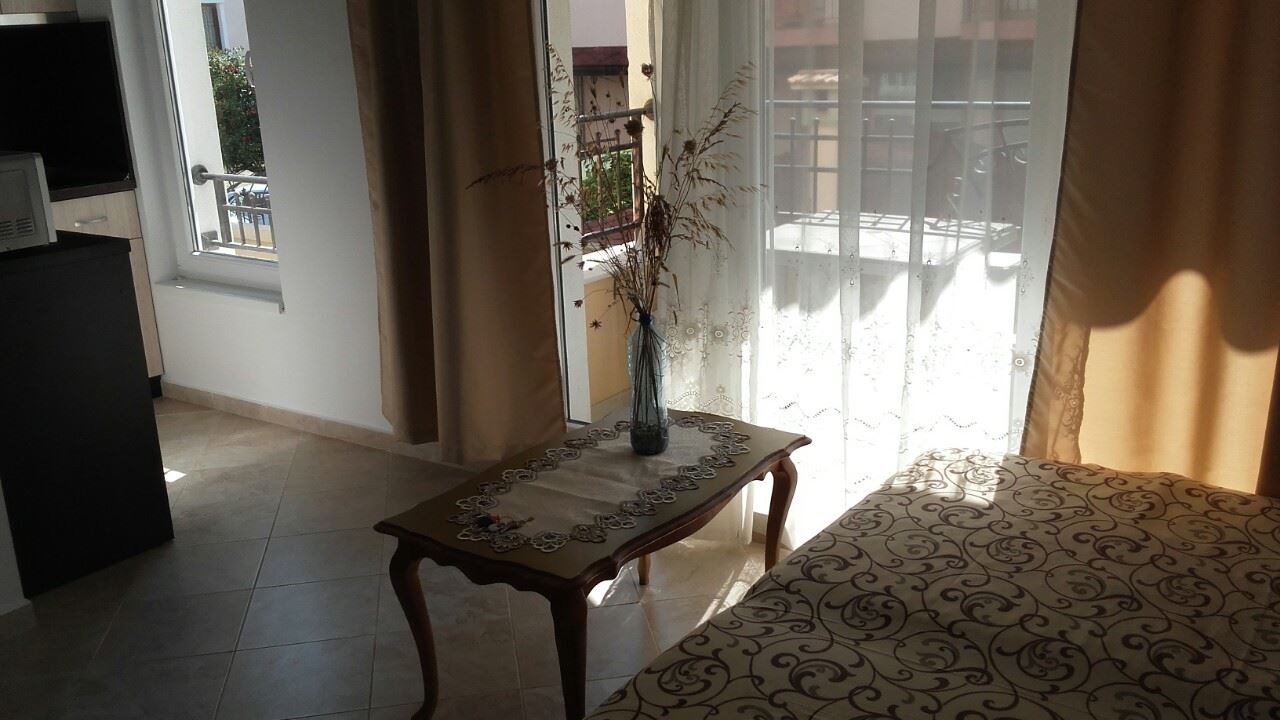 Однокомнатная квартира-студия в комплексе с бассейном близко от пляжа