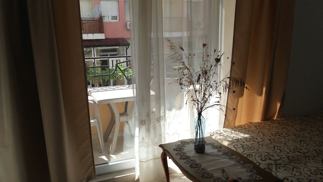 Однокомнатная квартира-студия в комплексе с бассейном близко от пляжа