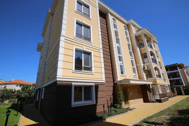 Однокомнатная квартира-студия в комплексе с бассейном близко от пляжа