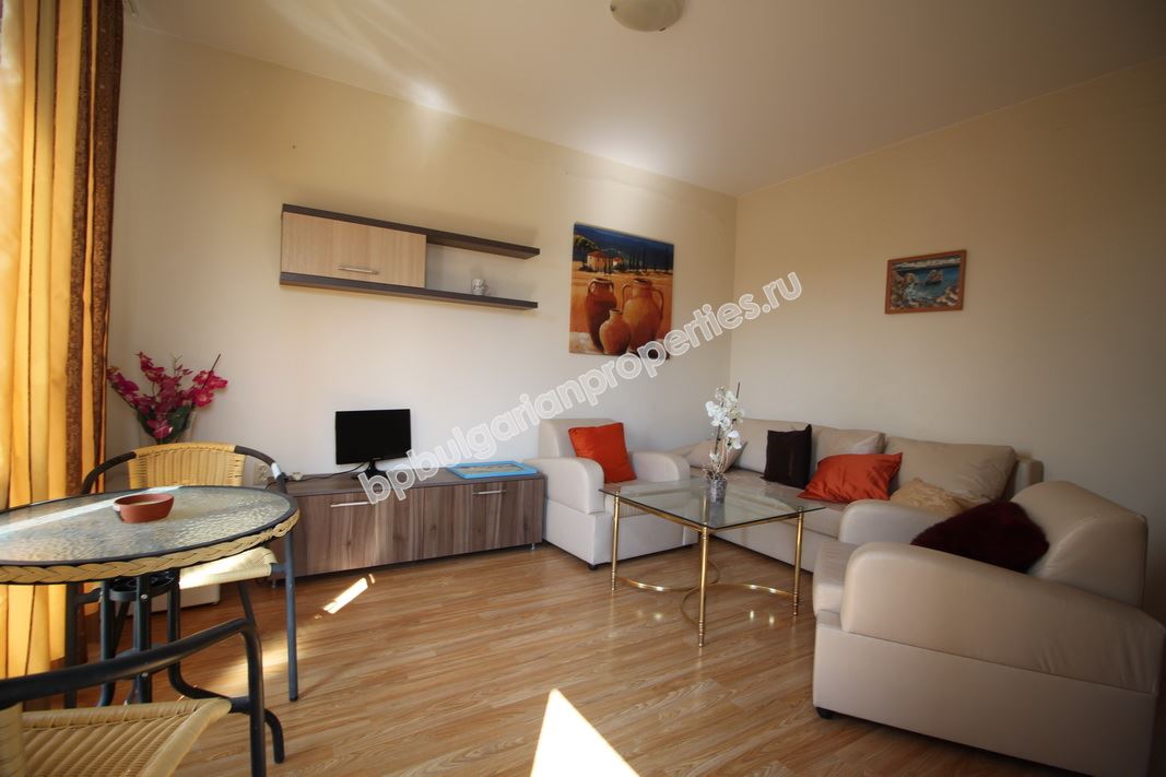 Прекрасно меблированная двухкомнатная квартира в закрытом комплексе, Равда