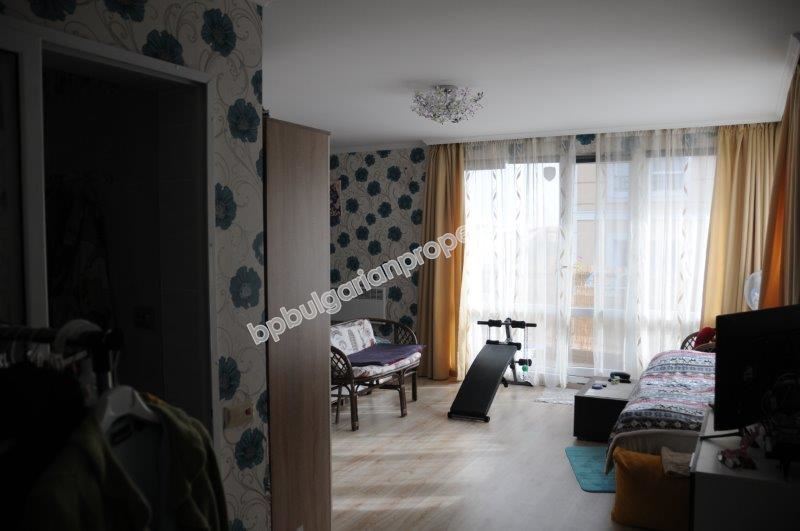 Просторные панорамные апартаменты близко от моря в Равде