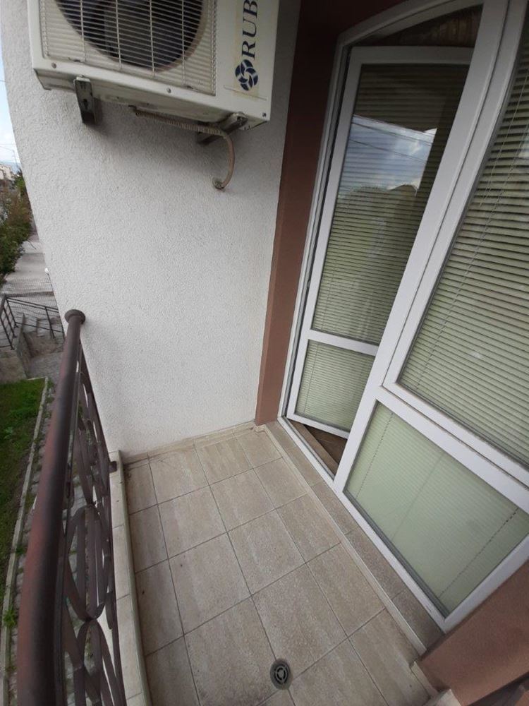 Дешевая студия без таксы обслуживания близко от моря в Равде