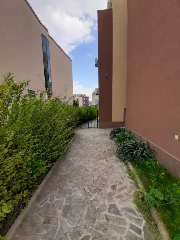 Дешевая студия без таксы обслуживания близко от моря в Равде