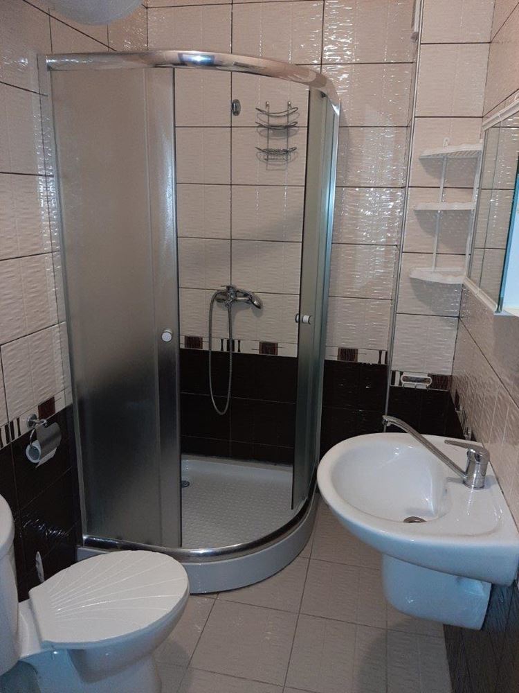 Дешевая студия без таксы обслуживания близко от моря в Равде