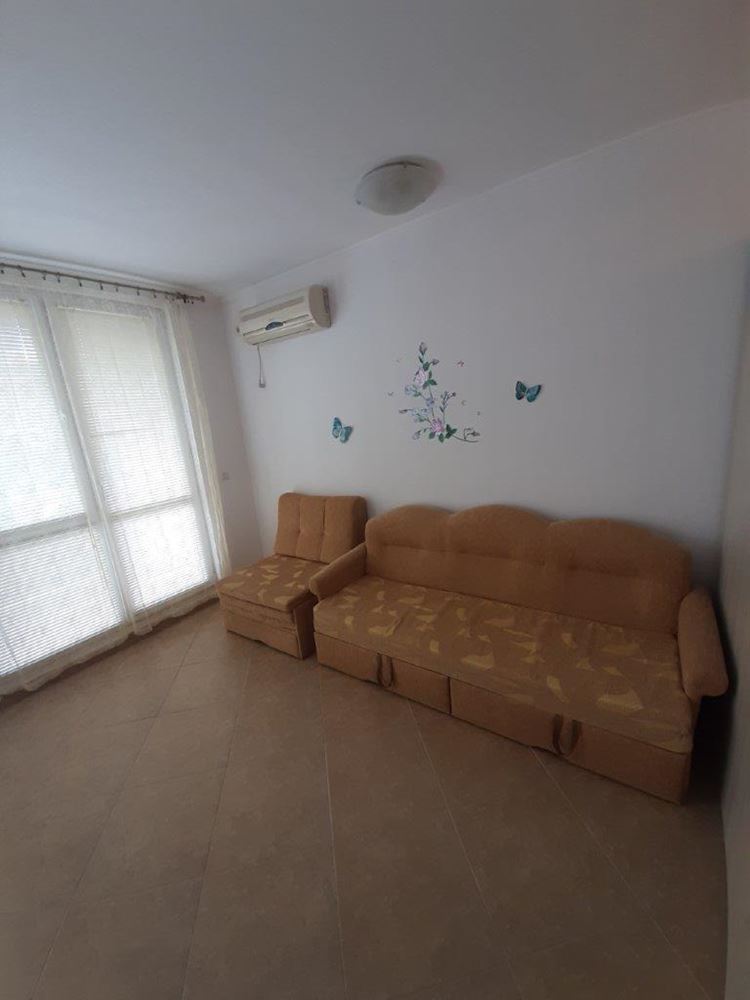 Дешевая студия без таксы обслуживания близко от моря в Равде