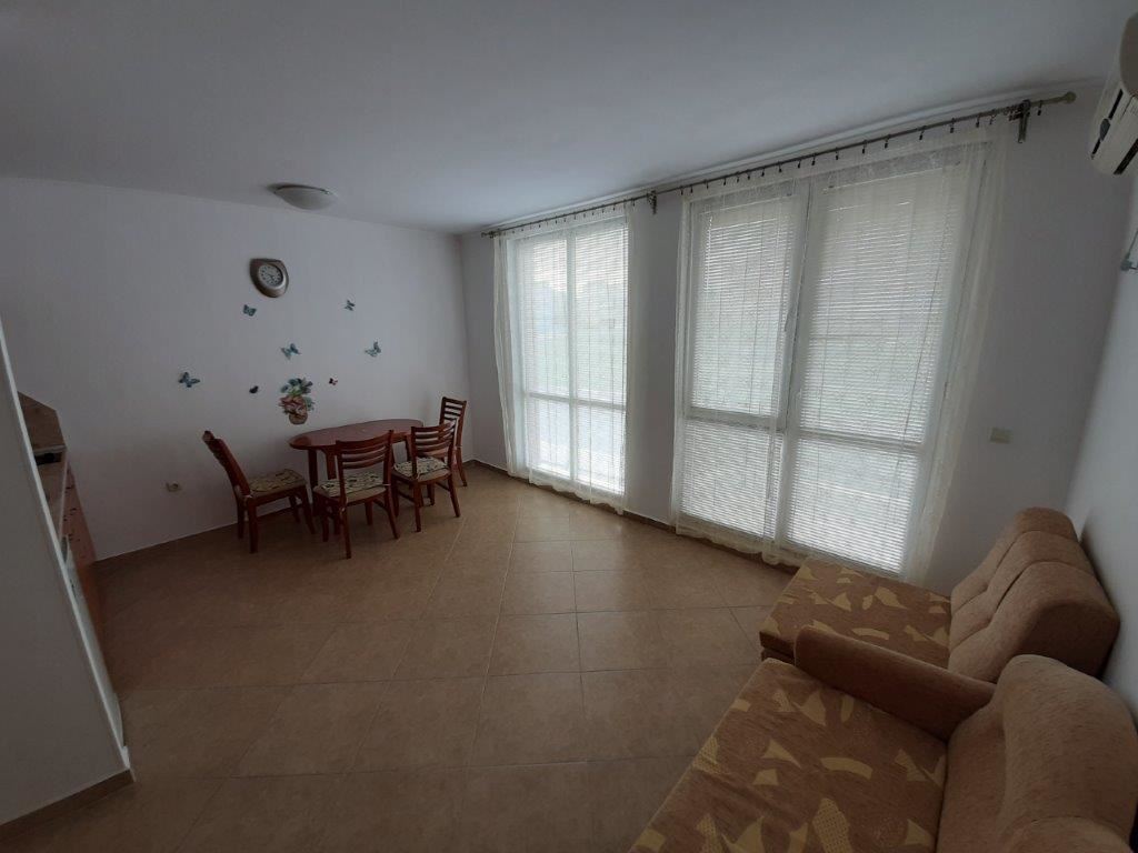 Дешевая студия без таксы обслуживания близко от моря в Равде