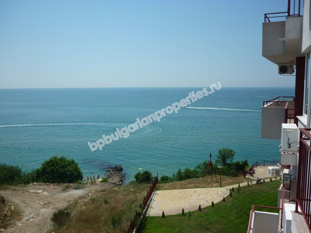 Большая студия с панорамным видом на море на первой линии