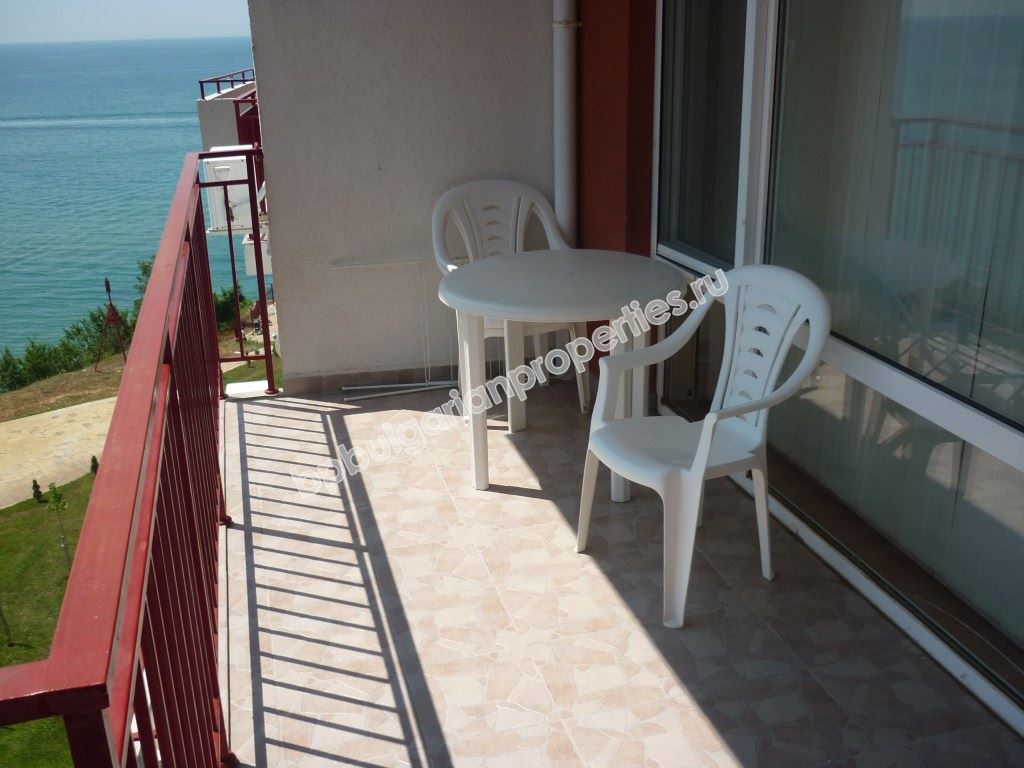 Большая студия с панорамным видом на море на первой линии