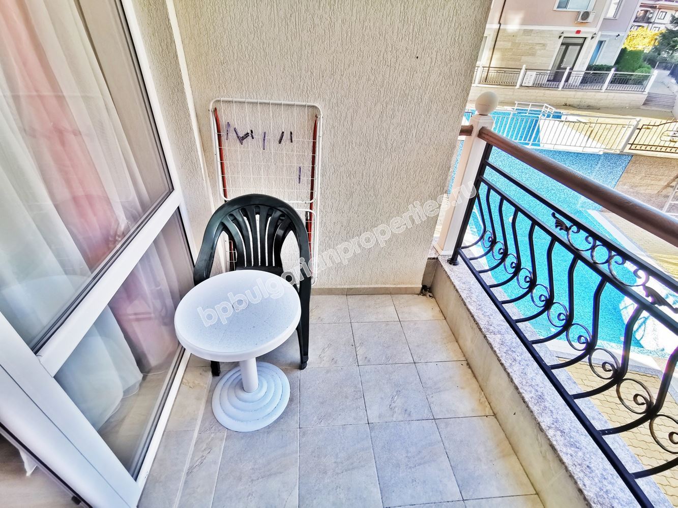 Недорогая вторичка в Святом Власе - меблированная двушка в новом комплексе