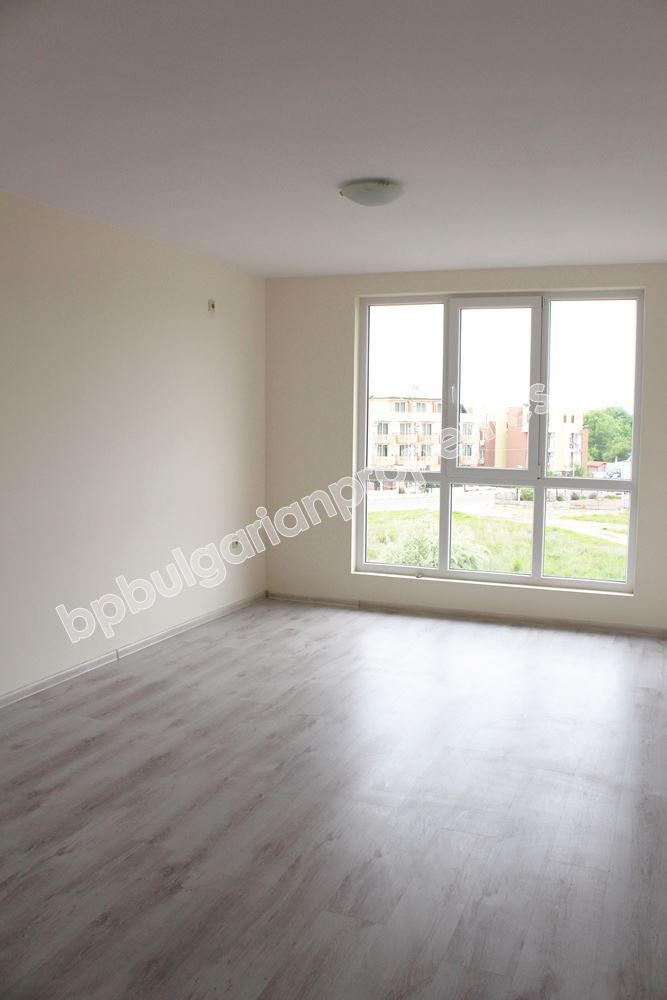 Квартиры в новом жилом доме близко от моря в Равде