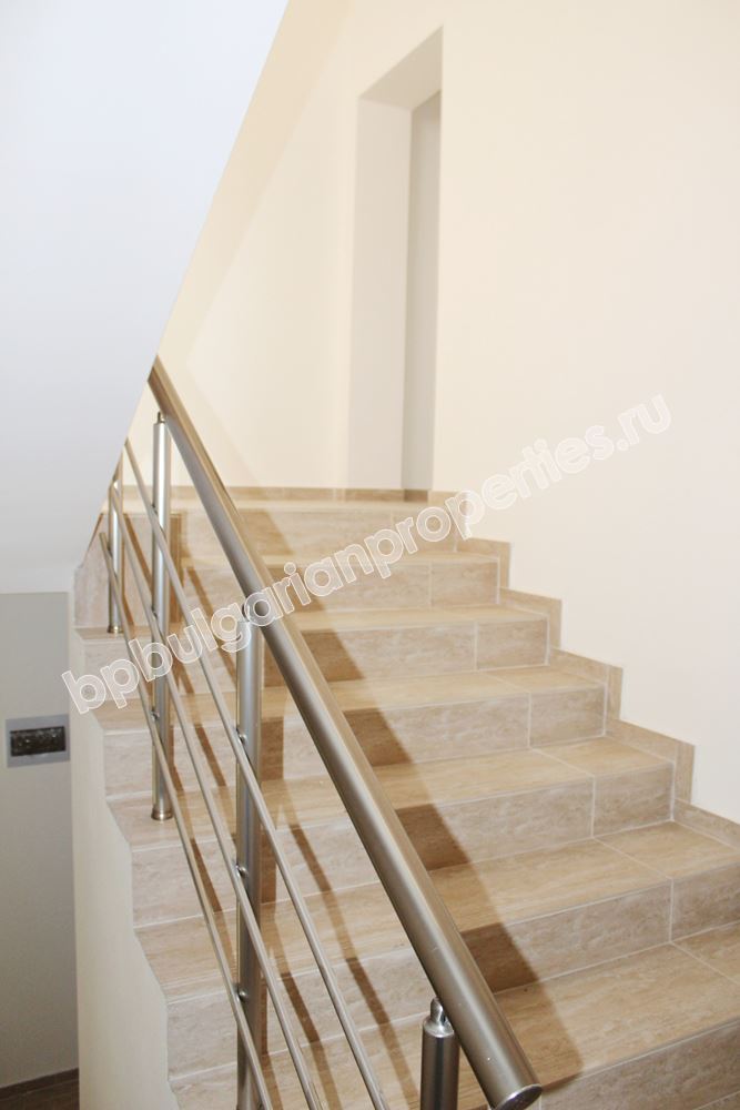 Квартиры в новом жилом доме близко от моря в Равде