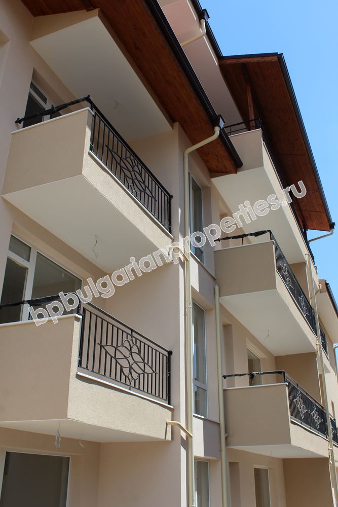 Квартиры в новом жилом доме близко от моря в Равде