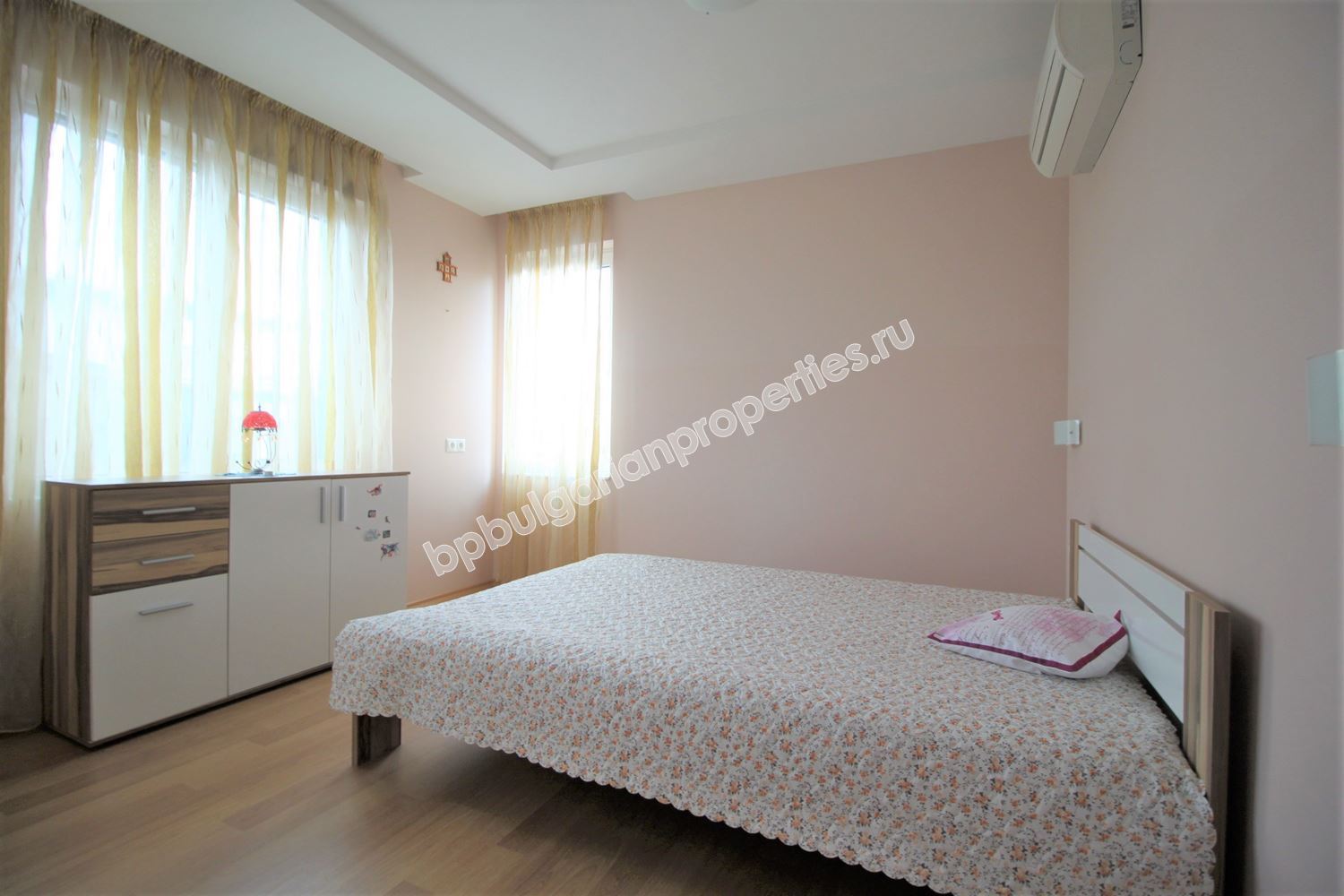 Меблированная квартира с 2 спальнями близко от моря в Равде