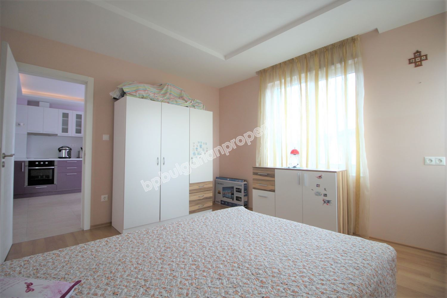 Меблированная квартира с 2 спальнями близко от моря в Равде