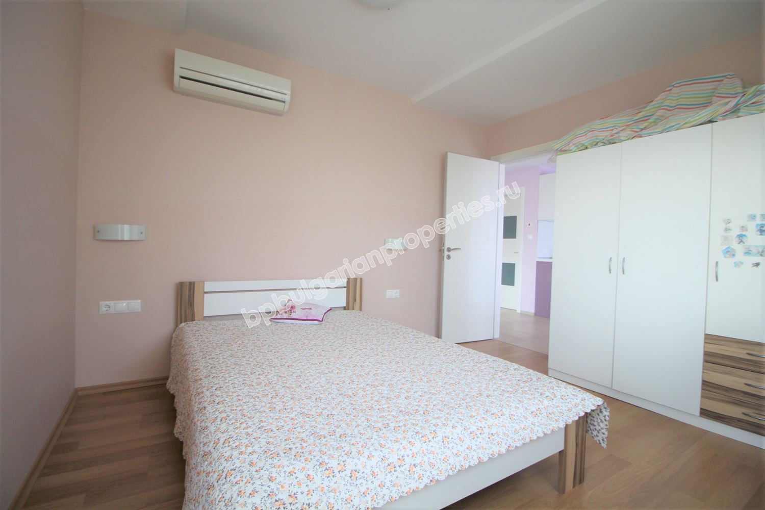 Меблированная квартира с 2 спальнями близко от моря в Равде