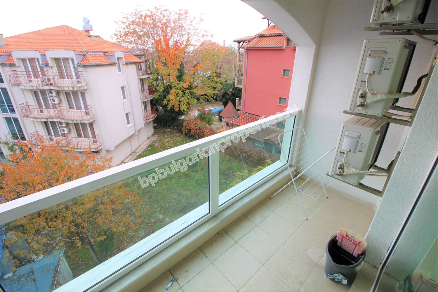 Меблированная квартира с 2 спальнями близко от моря в Равде