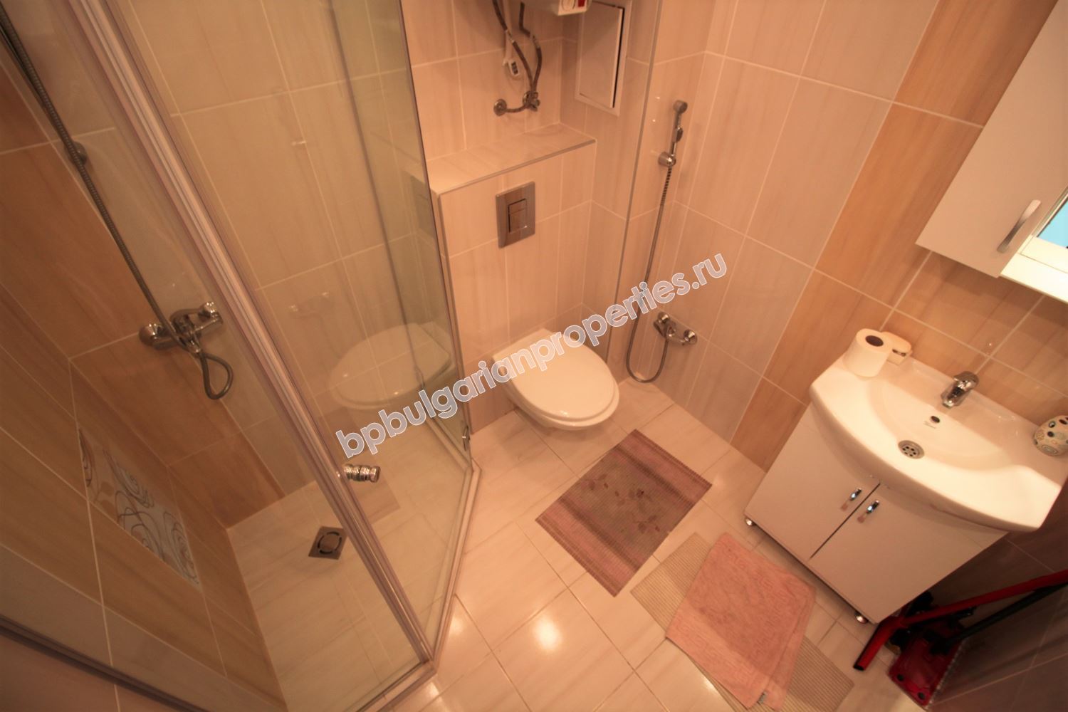 Меблированная квартира с 2 спальнями близко от моря в Равде