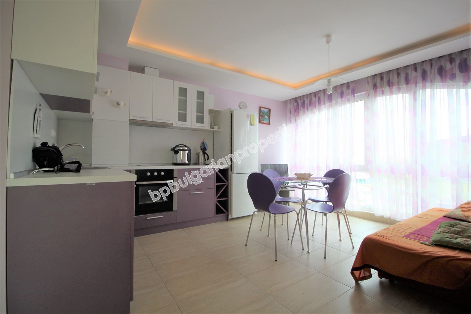 Меблированная квартира с 2 спальнями близко от моря в Равде