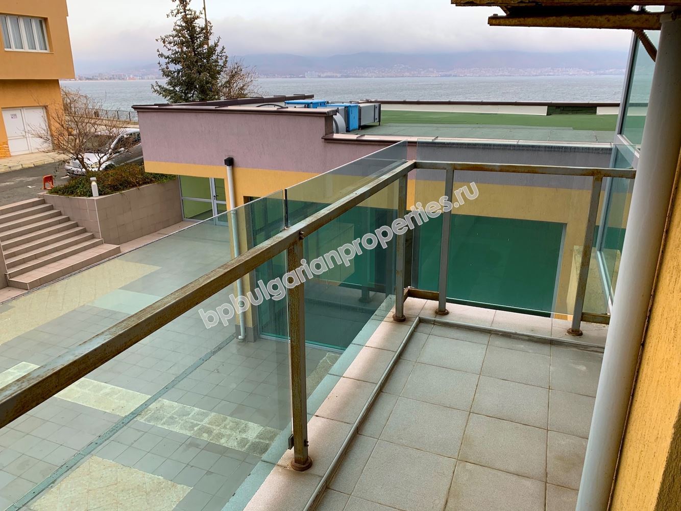 Квартира с видом на море на первой линии в Несебре