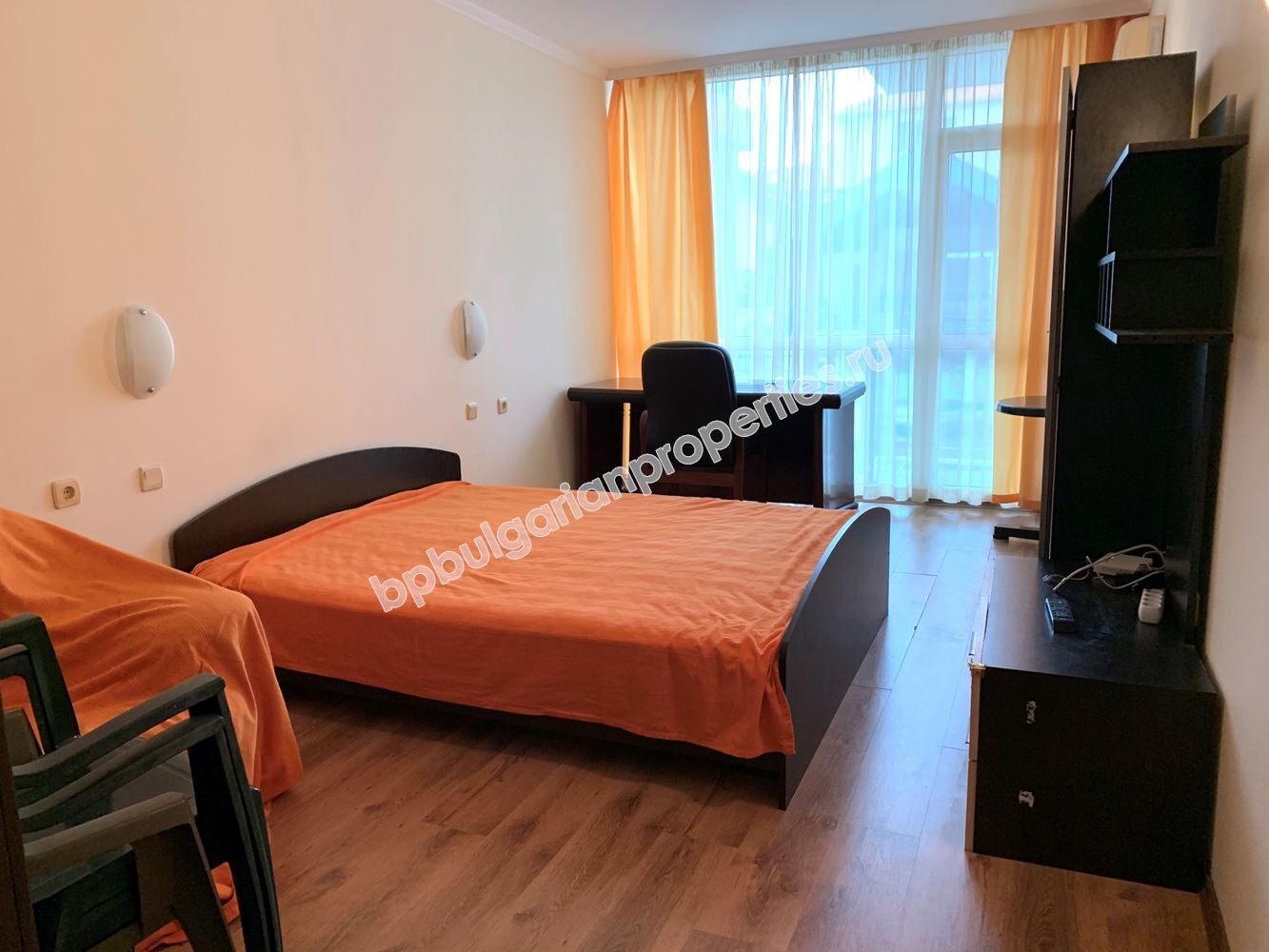 Квартира с видом на море на первой линии в Несебре