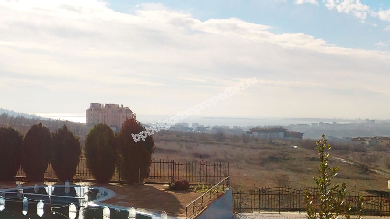 Меблированная трешка близко от моря по цене двушки