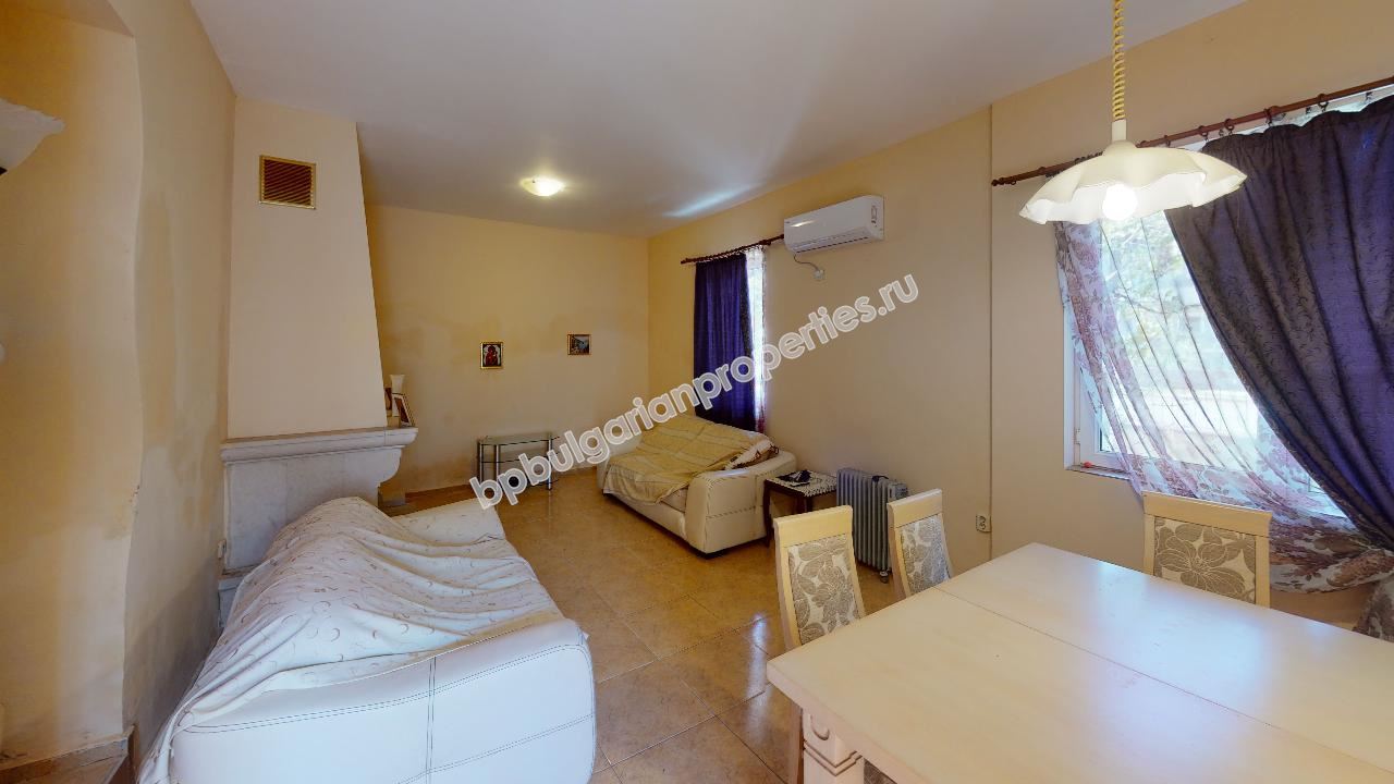 Двухэтажный дом с тремя спальнями и бассейном близко от города Бургас и моря