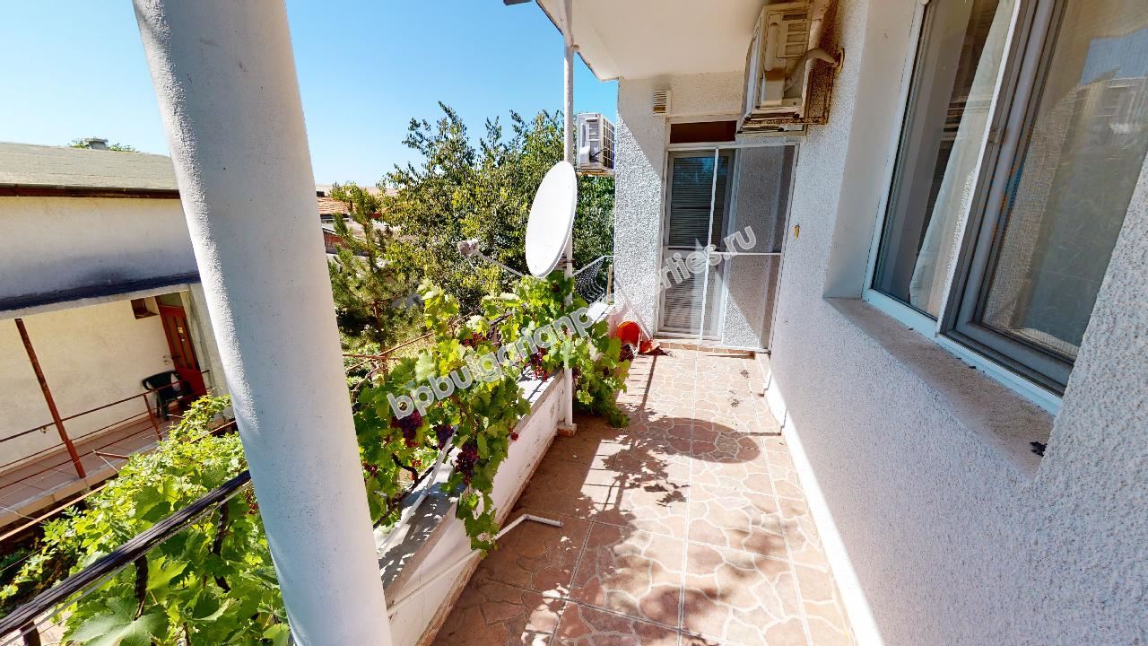 Двухэтажный дом с тремя спальнями и бассейном близко от города Бургас и моря