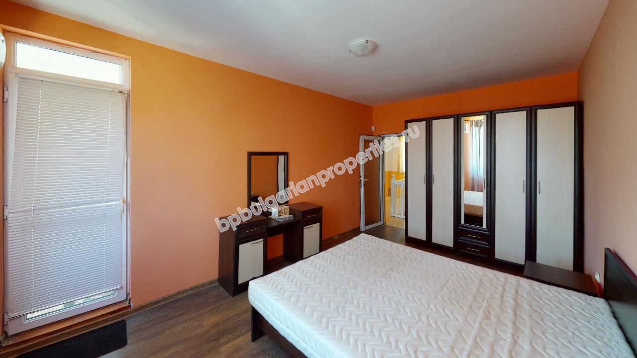 Двухэтажный дом с тремя спальнями и бассейном близко от города Бургас и моря