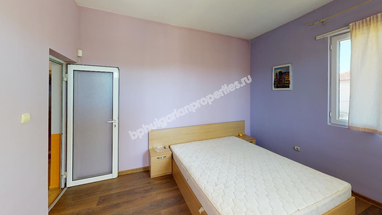 Двухэтажный дом с тремя спальнями и бассейном близко от города Бургас и моря