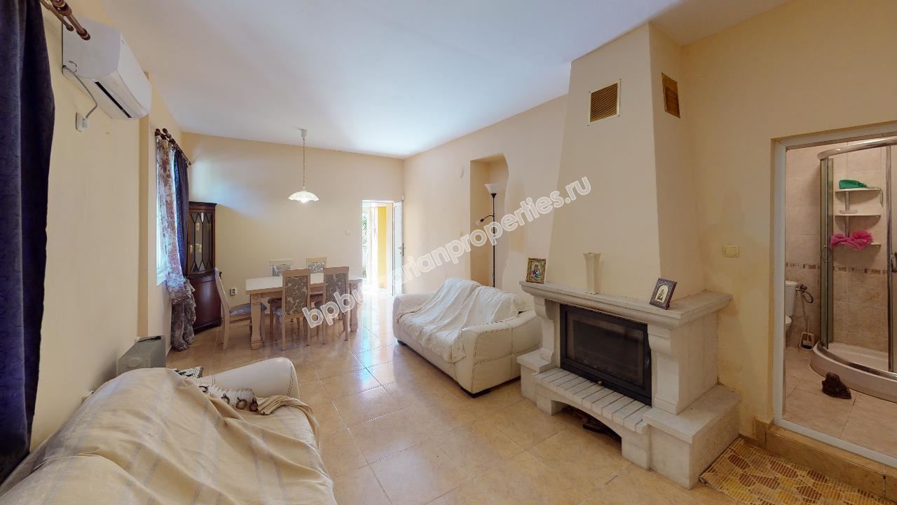 Двухэтажный дом с тремя спальнями и бассейном близко от города Бургас и моря