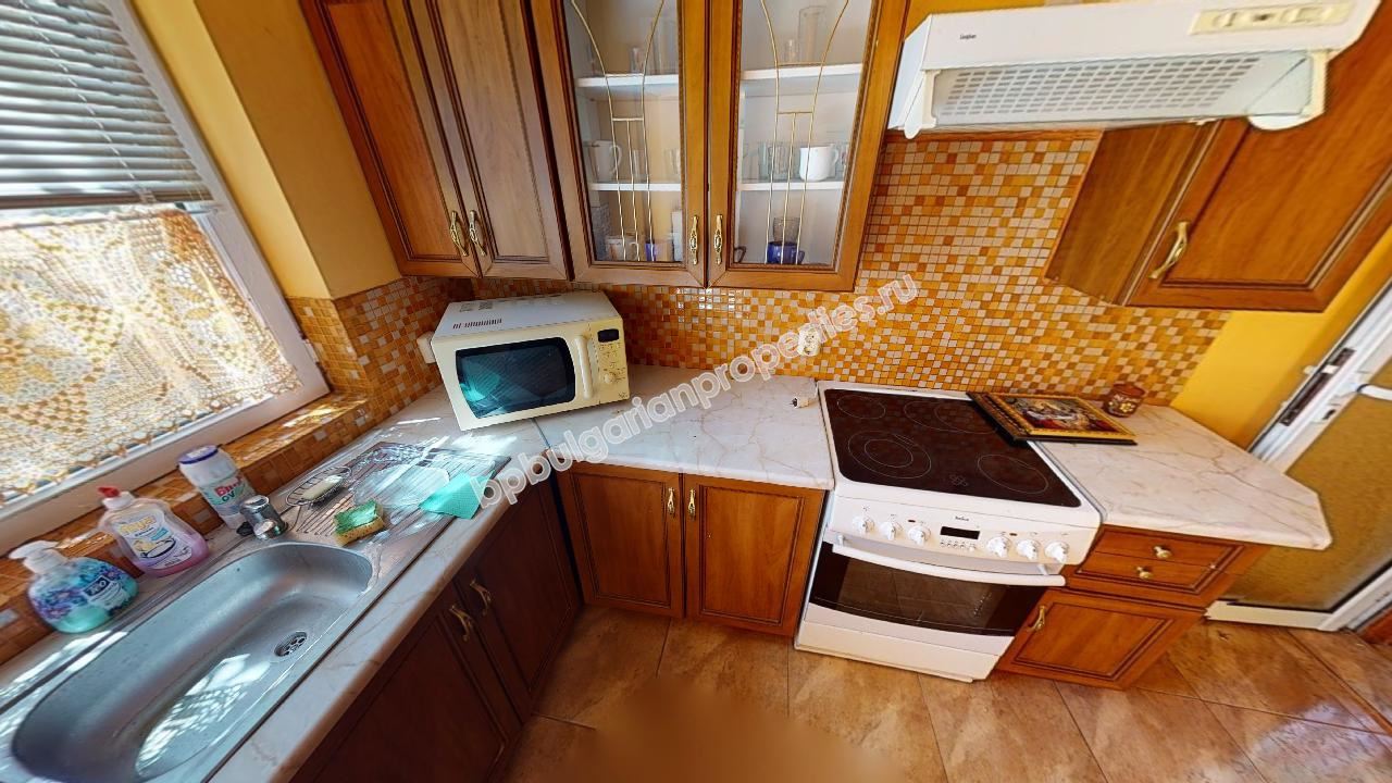 Двухэтажный дом с тремя спальнями и бассейном близко от города Бургас и моря