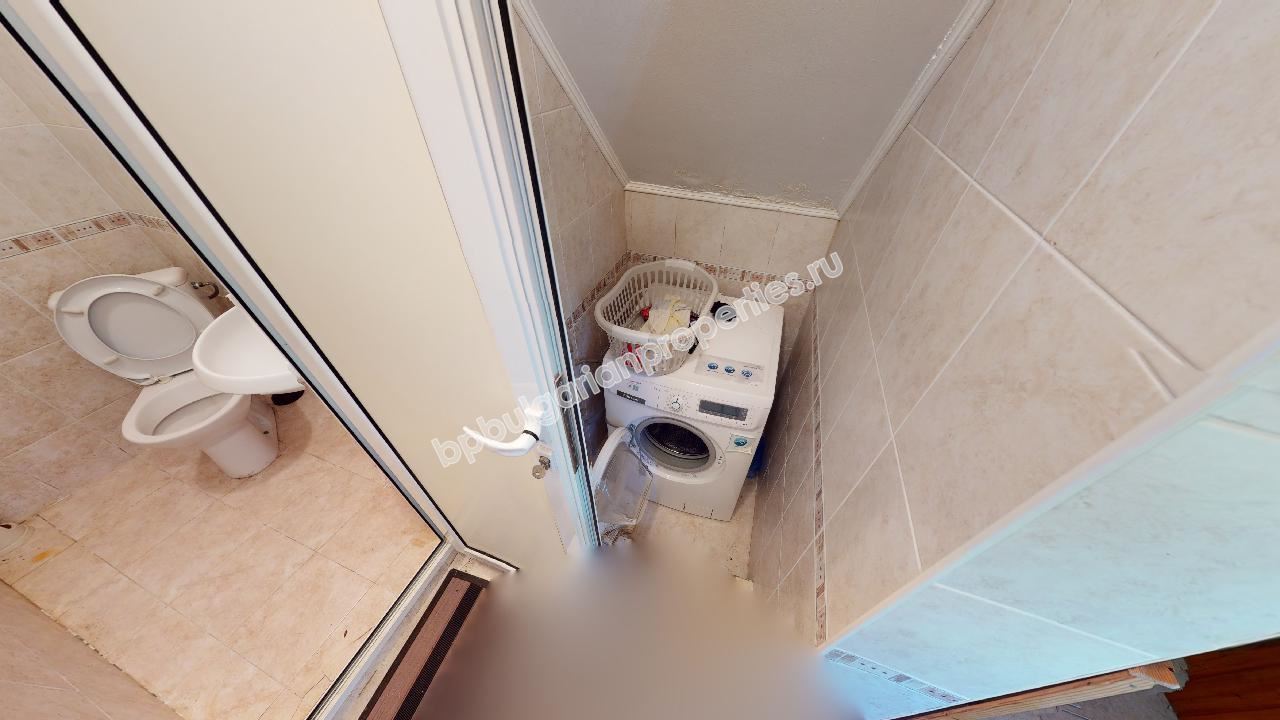 Двухэтажный дом с тремя спальнями и бассейном близко от города Бургас и моря