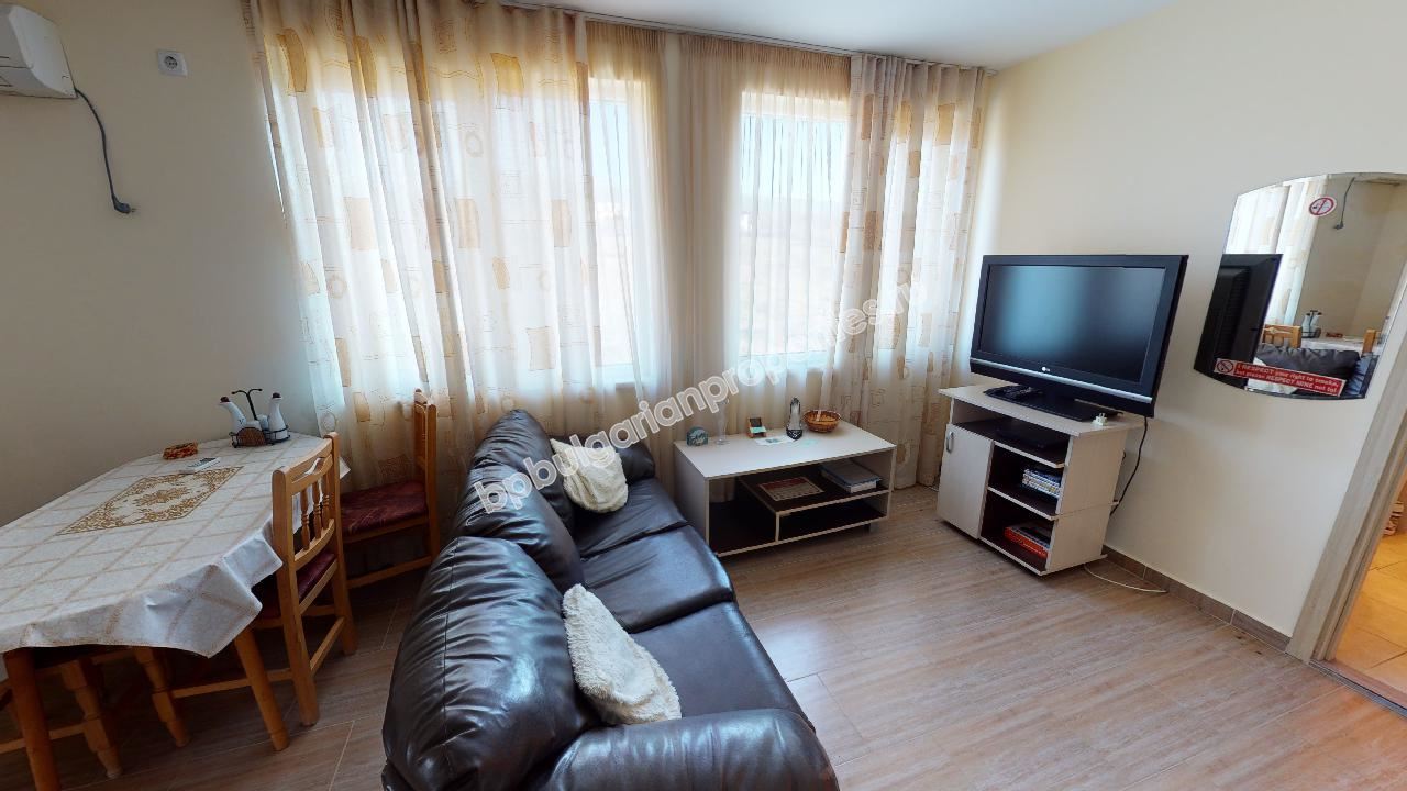 Недорогая двухкомнатная квартира в закрытом комплексе близко от моря