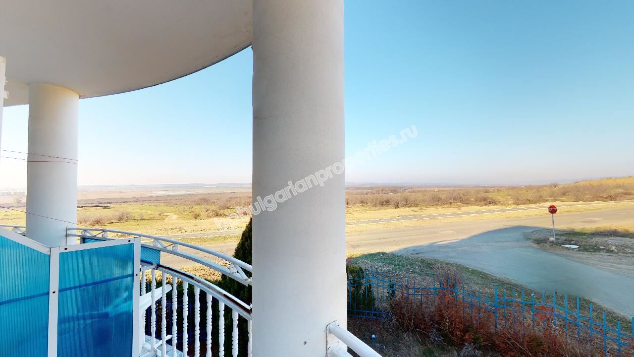 Недорогая двухкомнатная квартира в закрытом комплексе близко от моря