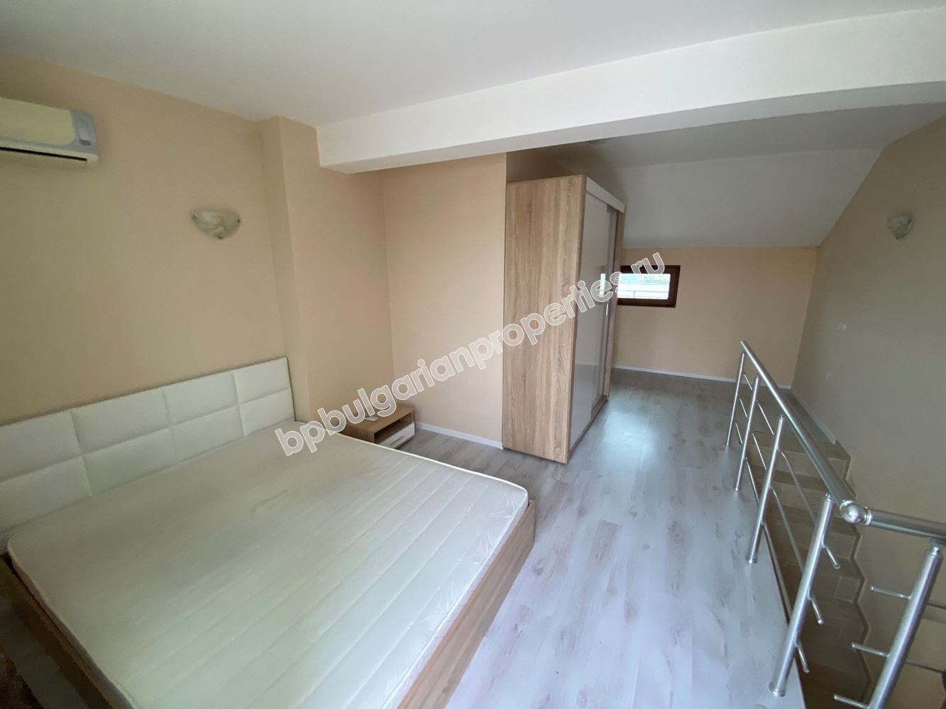 Меблированная двухуровневая квартира в доме без таксы поддержки, Несебр