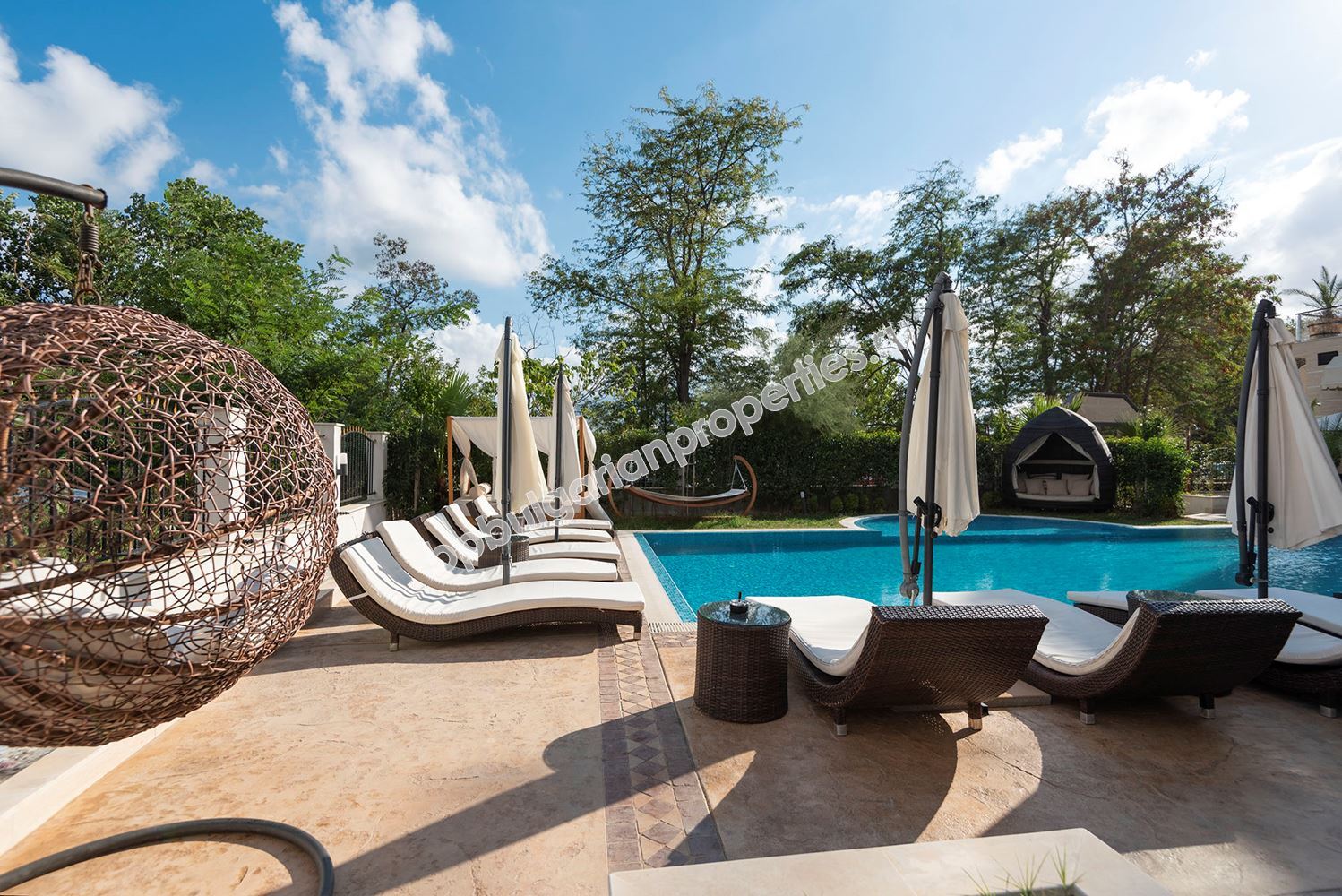 Элитная недвижимость на первой линии в Приморско