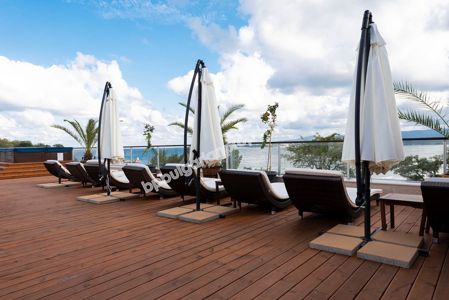 Элитная недвижимость на первой линии в Приморско