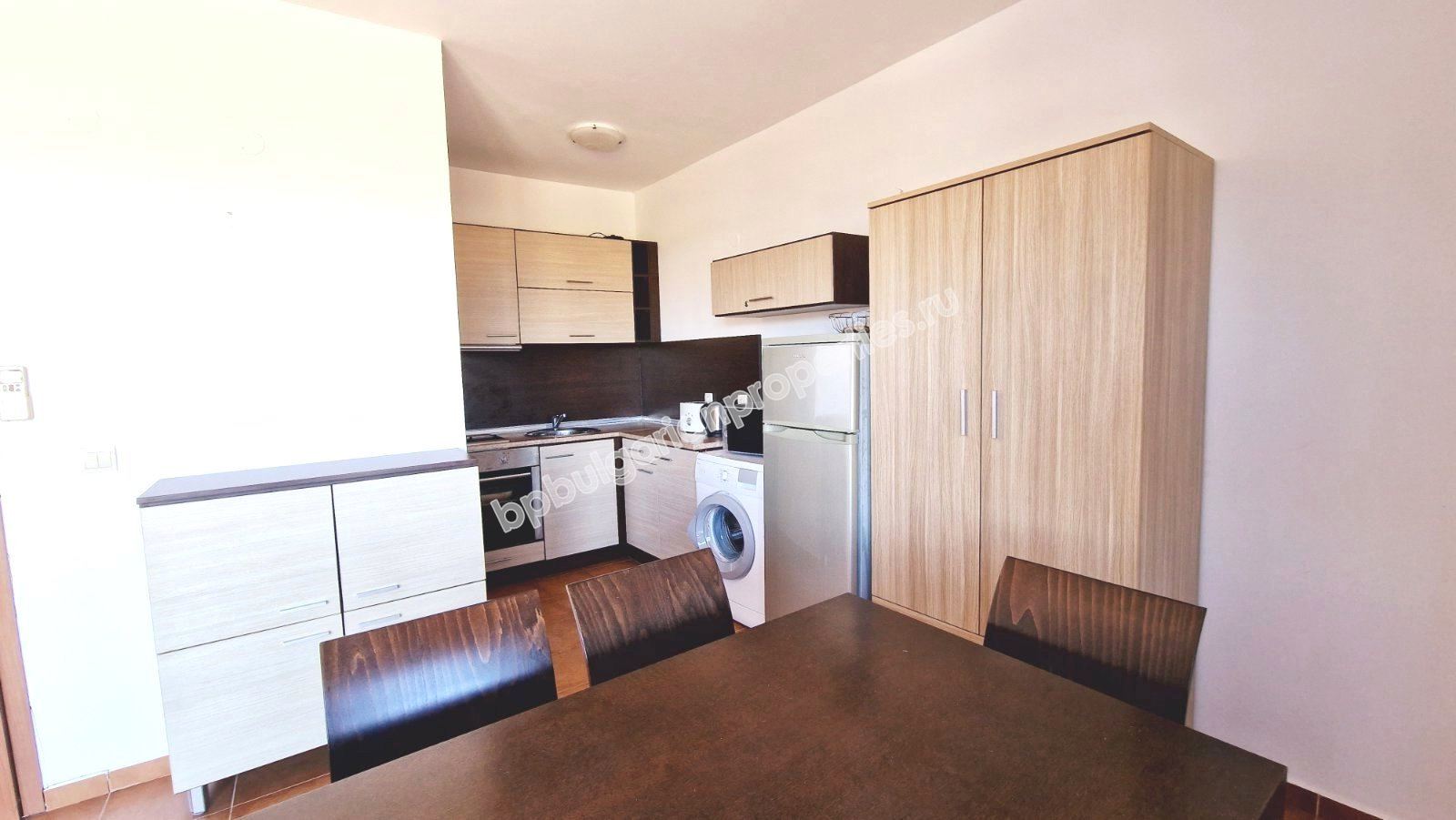 Просторная квартира с мебелью у подножия гор, близко от моря