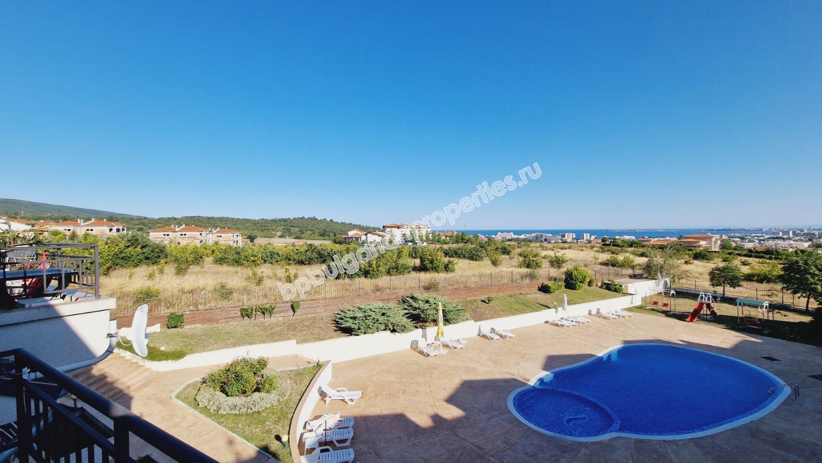 Просторная квартира с мебелью у подножия гор, близко от моря