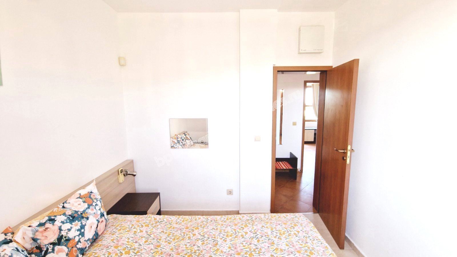 Просторная квартира с мебелью у подножия гор, близко от моря