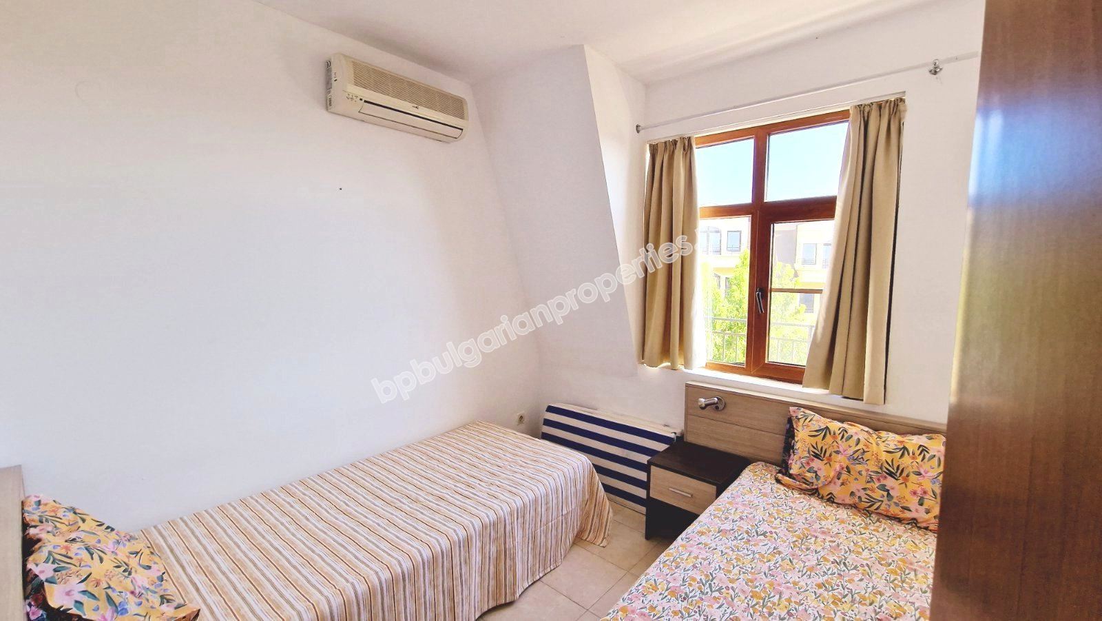 Просторная квартира с мебелью у подножия гор, близко от моря