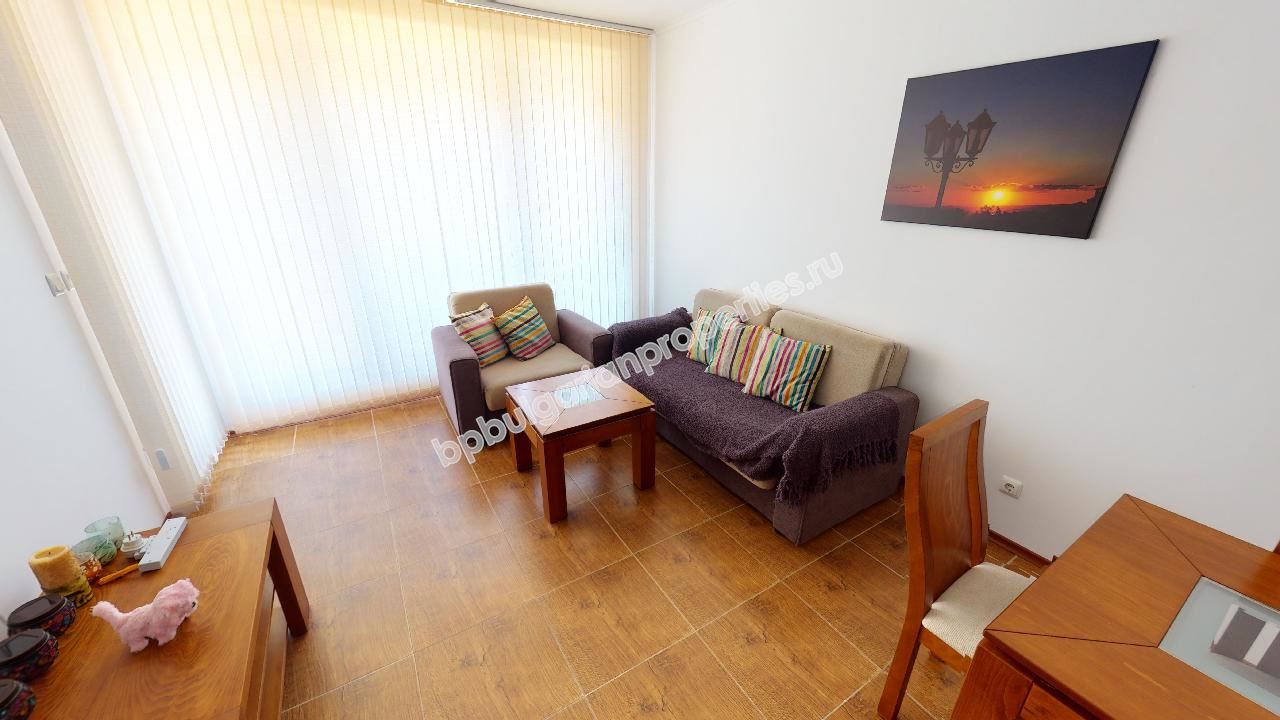 Меблированный дом-таунхаус у подножия гор близко от моря