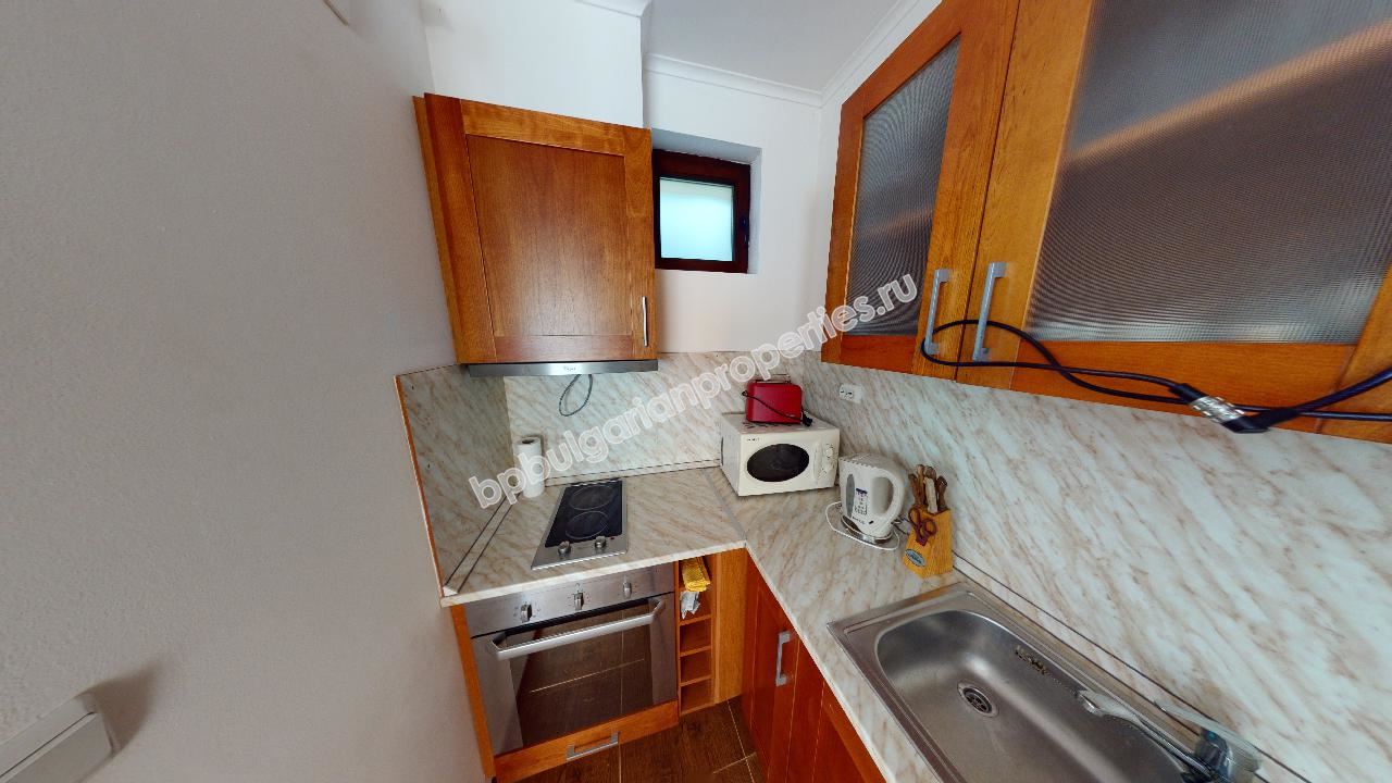 Меблированный дом-таунхаус у подножия гор близко от моря