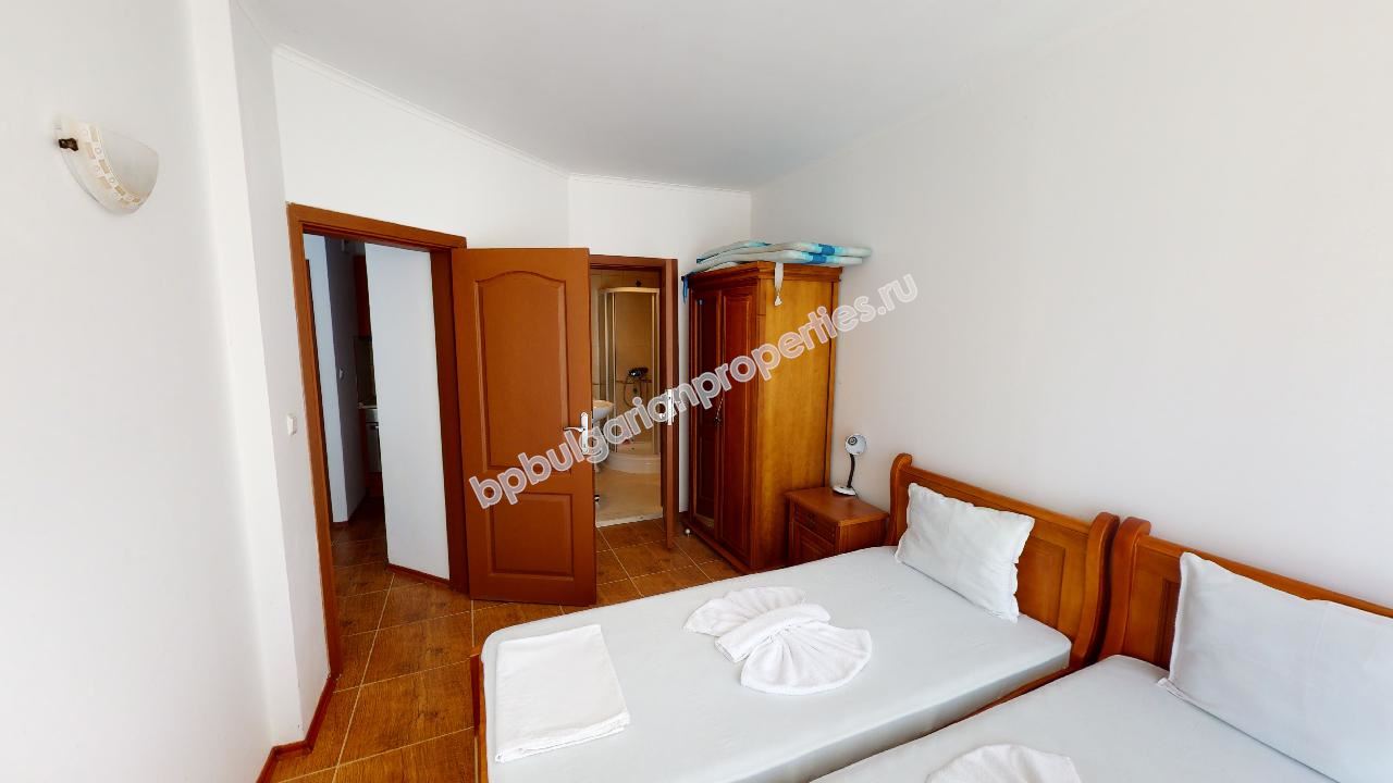 Меблированный дом-таунхаус у подножия гор близко от моря