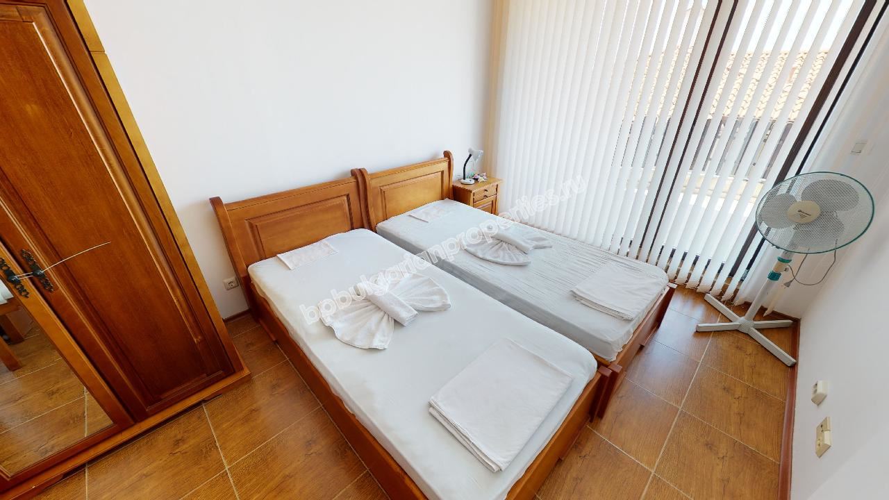 Меблированный дом-таунхаус у подножия гор близко от моря