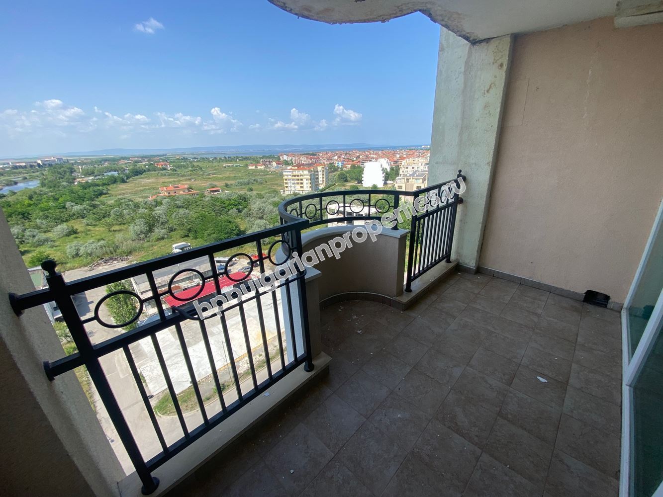 Двухкомнатная квартира в комплексе-люкс на первой линии