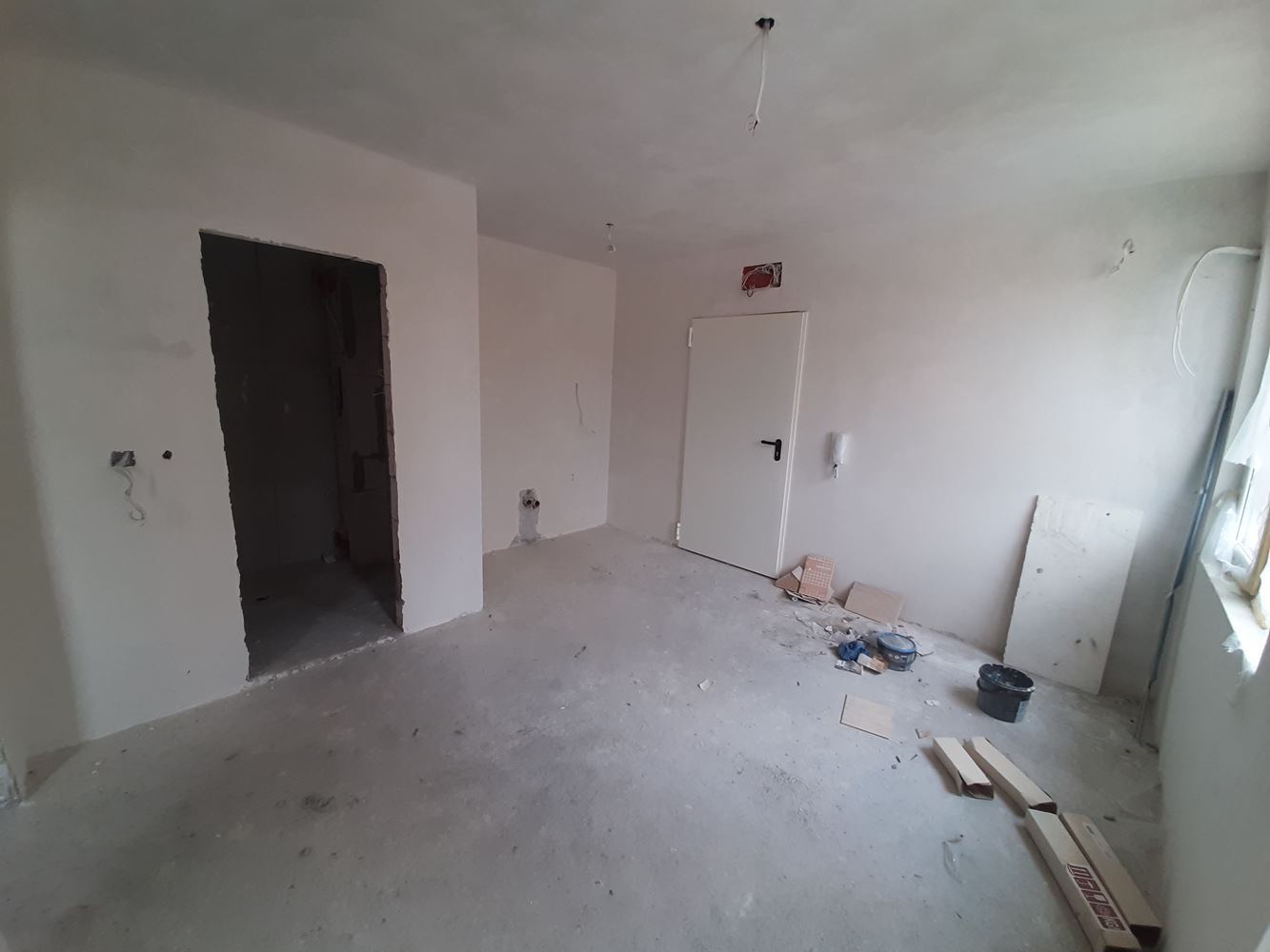 Двухкомнатная квартира в жилом доме близко от моря