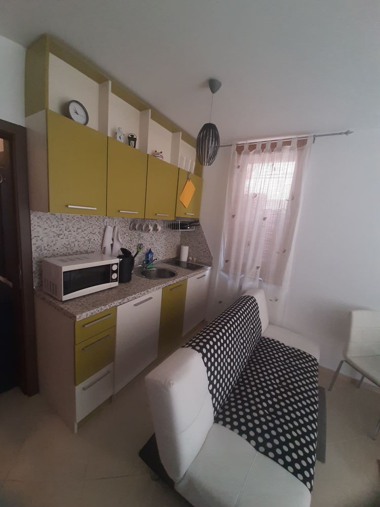 Двухкомнатная квартира в комплексе с бассейном близко от моря