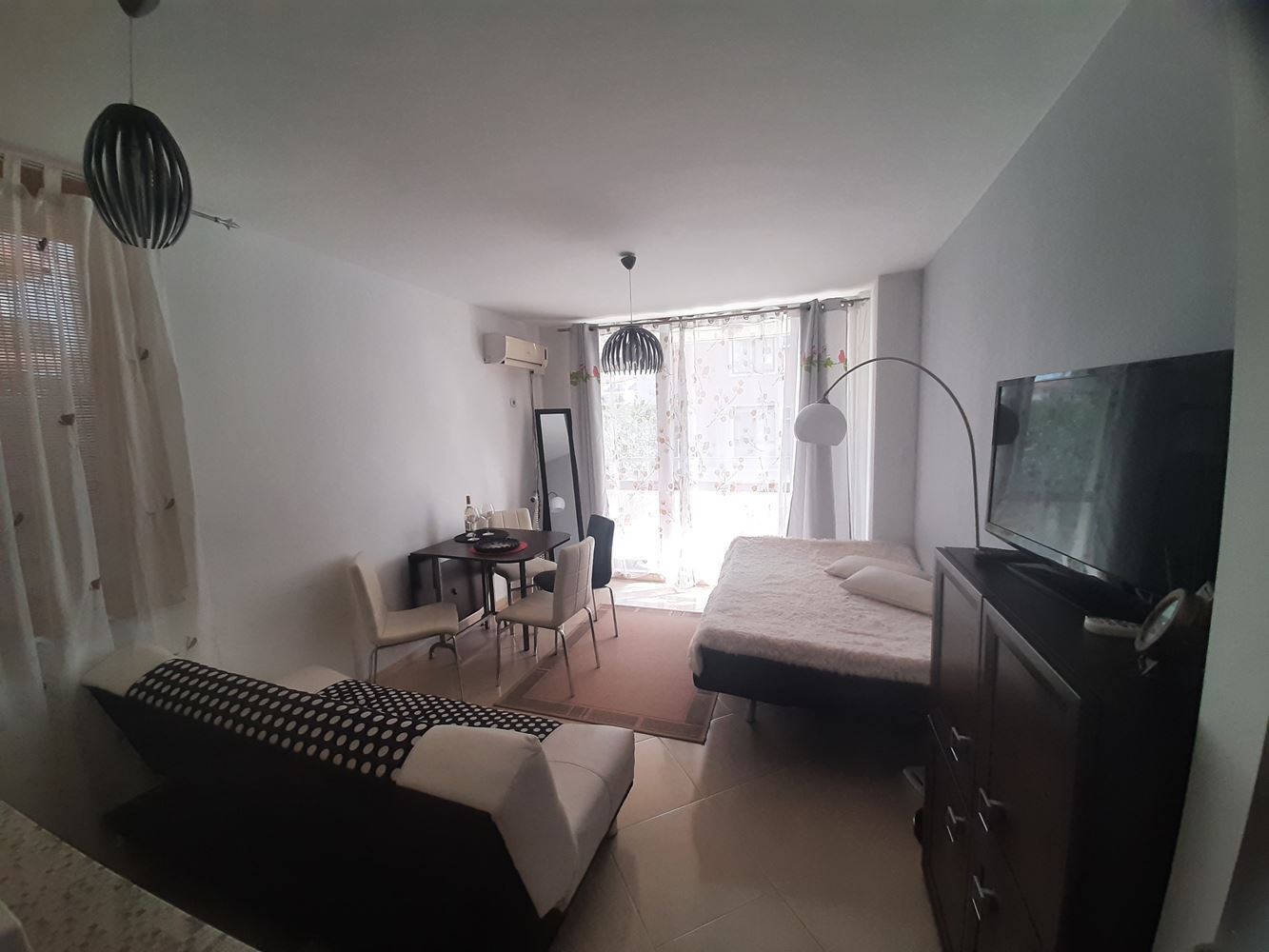 Двухкомнатная квартира в комплексе с бассейном близко от моря