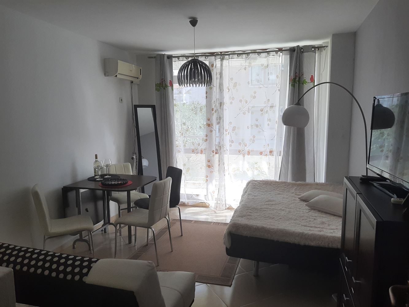 Двухкомнатная квартира в комплексе с бассейном близко от моря